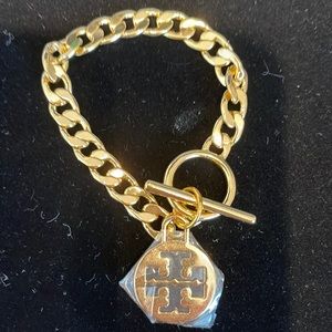 Tory Burch gorgeous Classic logo toggle Bracelet! New🌺
